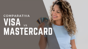 mujer sosteniendo tarjetas de credito en comparativa de visa vs mastercard